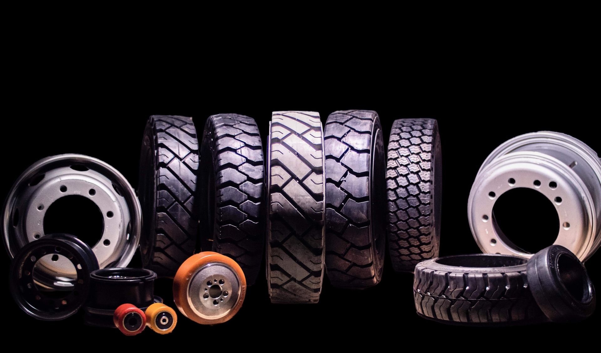 Utvalg av industridekk, felger og hjul